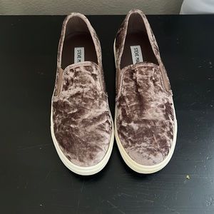 Steve Madden slip on shoes